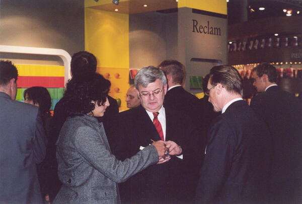 Joschka Fischer mit Dr. Fallbacher auf der Frankfurter Buchmesse 2004