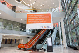 Frankfurter Buchmesse Ausstellen Werbung Rolltreppe