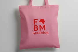 Foto einer Tasche mit dem Aufdruck "FBM Goodiebag". 