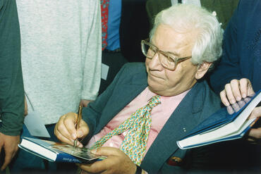 Schauspieler und Schriftsteller Peter Ustinov 1995 auf der Frankfurter Buchmesse