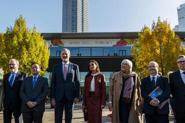 A tour of the fair with Spanish royal couple King Felipe VI and Queen Letizia (2nd & 3rd from left) for the opening of Frankfurter Buchmesse