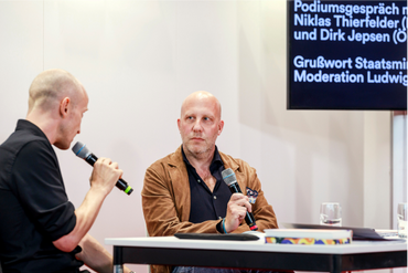 Panel mit Speakern