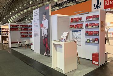 Systemstand GLOW - Stand mit Grafikwand