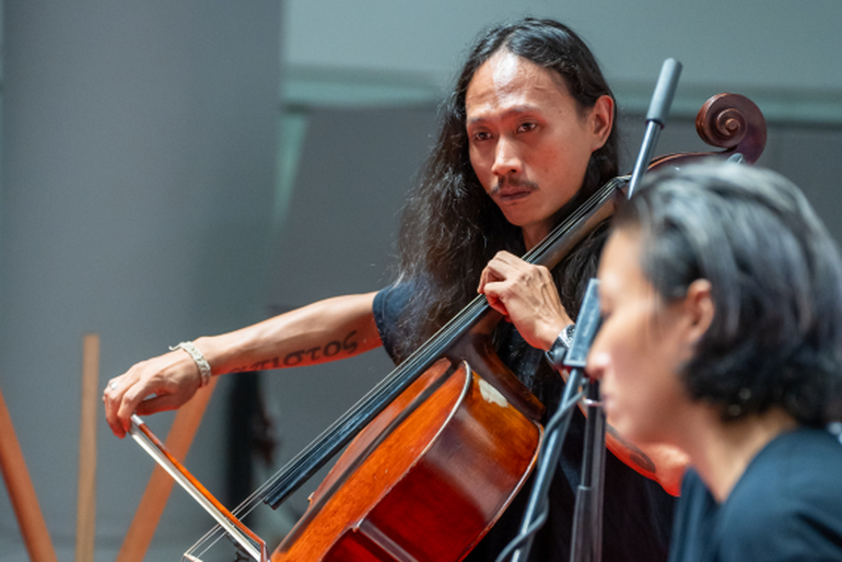 Mann mit Cello
