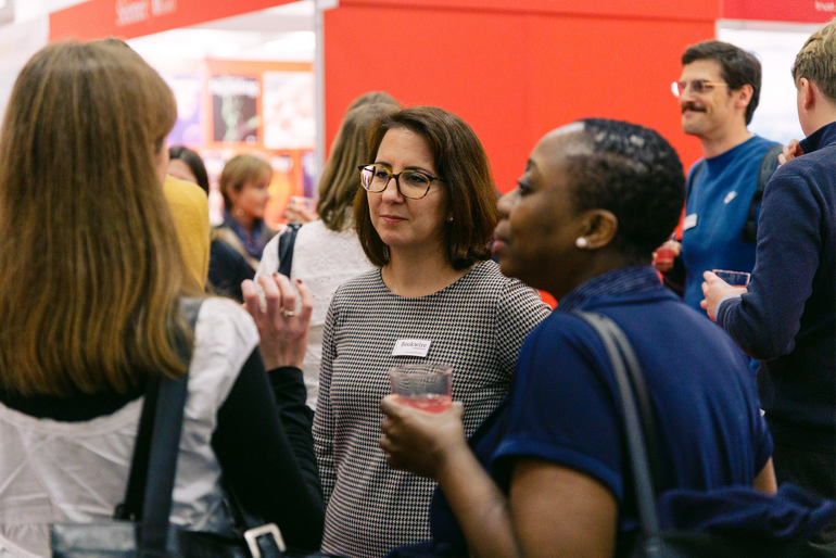 Fachbesucherinnen get to know