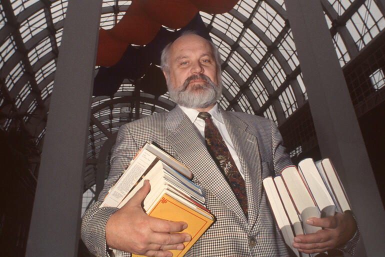 Direktor der Frankfurter Buchmesse, aufgenommen 1996 im Messepavillon