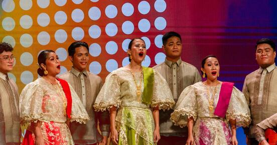 Philippinischer Chor singt
