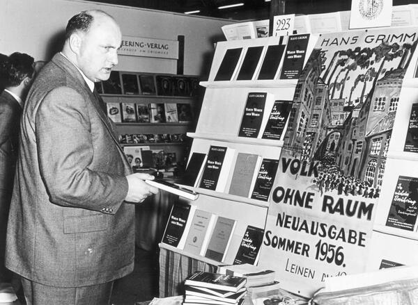 Publisher Leonhard Schlüter, whose appointment as Lower Saxony's Minister of Culture triggered fierce reactions, in front of a publisher's stand with the new edition of Hans Grimm's book ‘Volk ohne Raum’ (Engl. ‘People without Space’). 