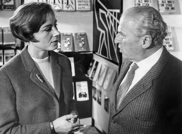 Author Carl Zuckmayer (right) at the stand of publisher S. Fischer which is exhibiting his book “Als wär's ein Stück von mir” (“A Part of Myself”) with German literary scholar Petra Kipphoff (left)