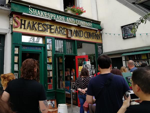 Besuch der Buchhandlung Shakespeare and Company in Paris