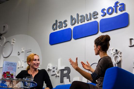 Bühnen-Blaues Sofa