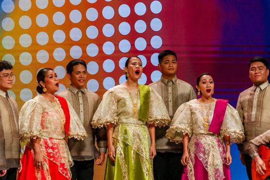 Philippinischer Chor singt