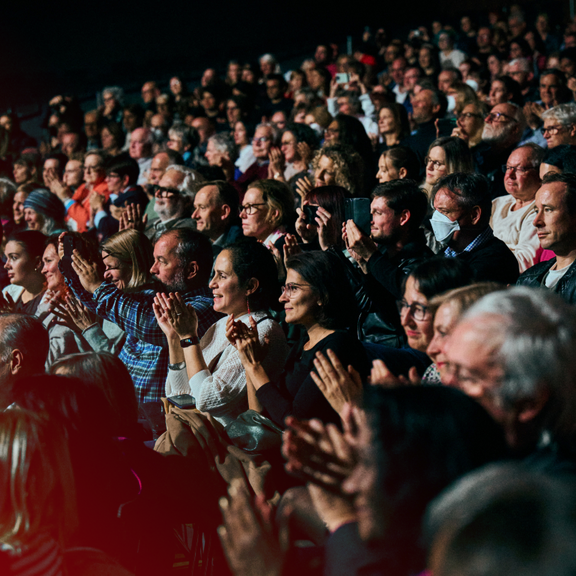 Besucher:innen im Congress Center