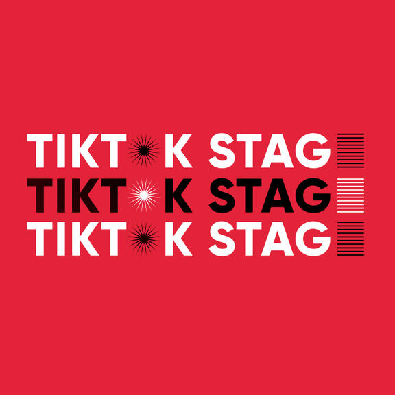 3 mal "TikTok Stage" Schriftzug