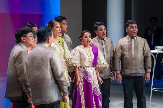 Guest of honor choir sings