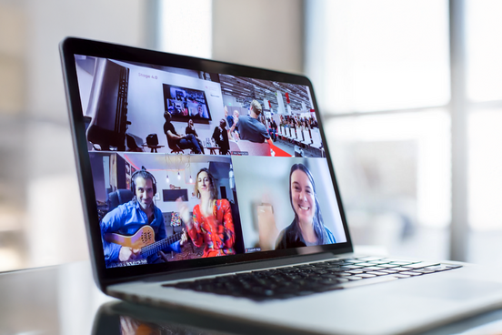 Laptop mit Splitscreen