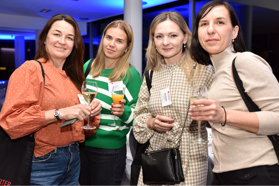Vier Frauen des internationalen Netzwerkes PublisHer