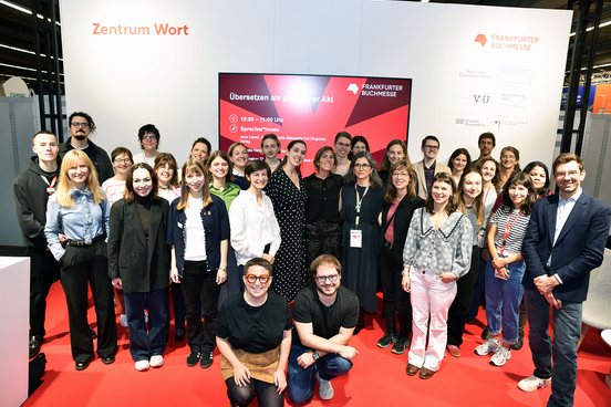 Gruppenfoto auf Zentrum-Wort-Bühne