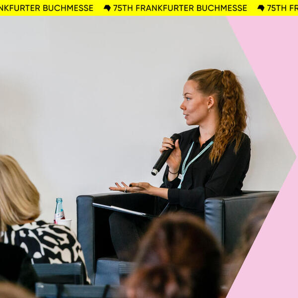 Diskussion Speaker auf Bühne 