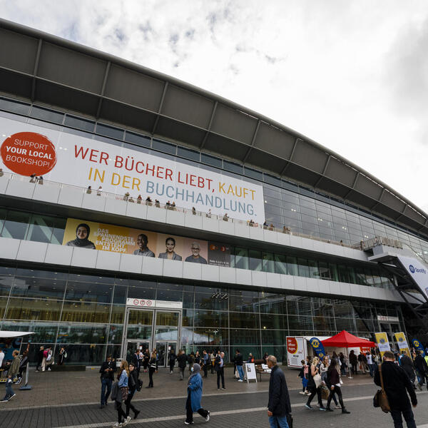 Werbung und Reichweite-Headerbild Werbung auf Messegelände