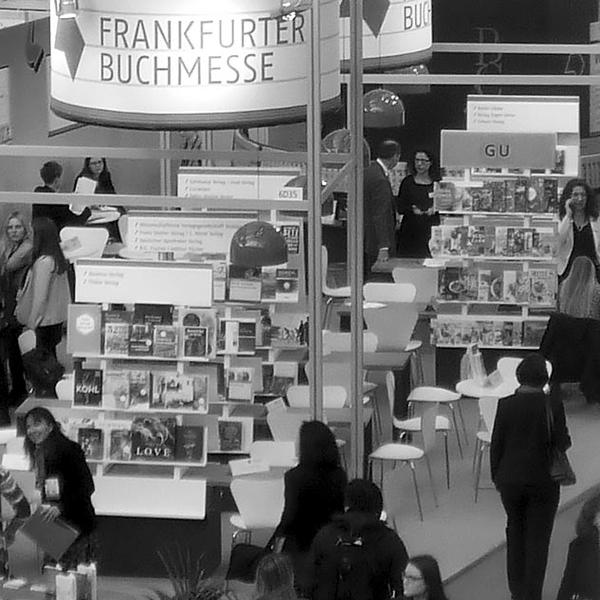 Blick von oben auf den Gemeinschaftsstand der Frankfurter Buchmesse